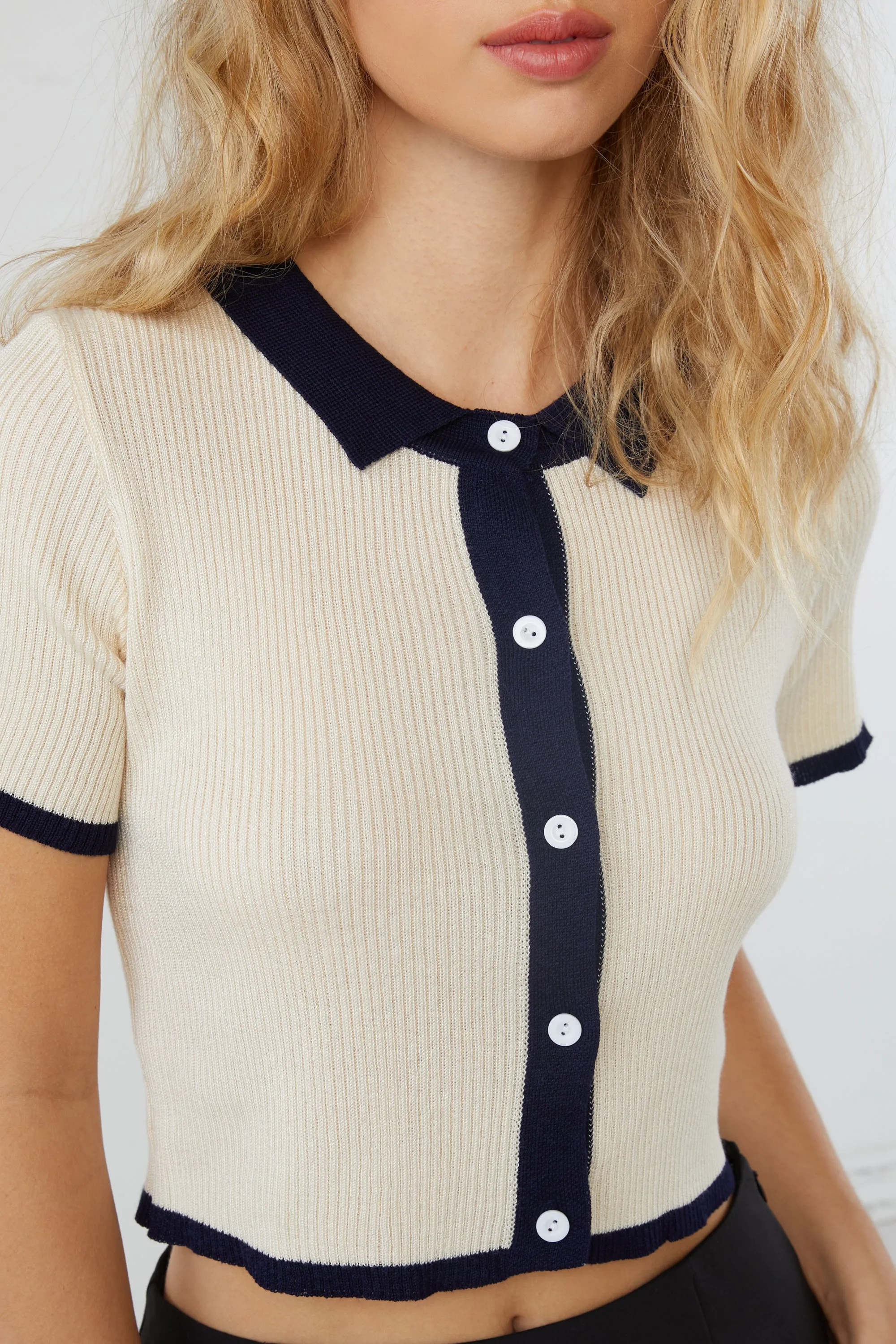 COLLARED KNIT TOP WITH CONTRAST TRIMS