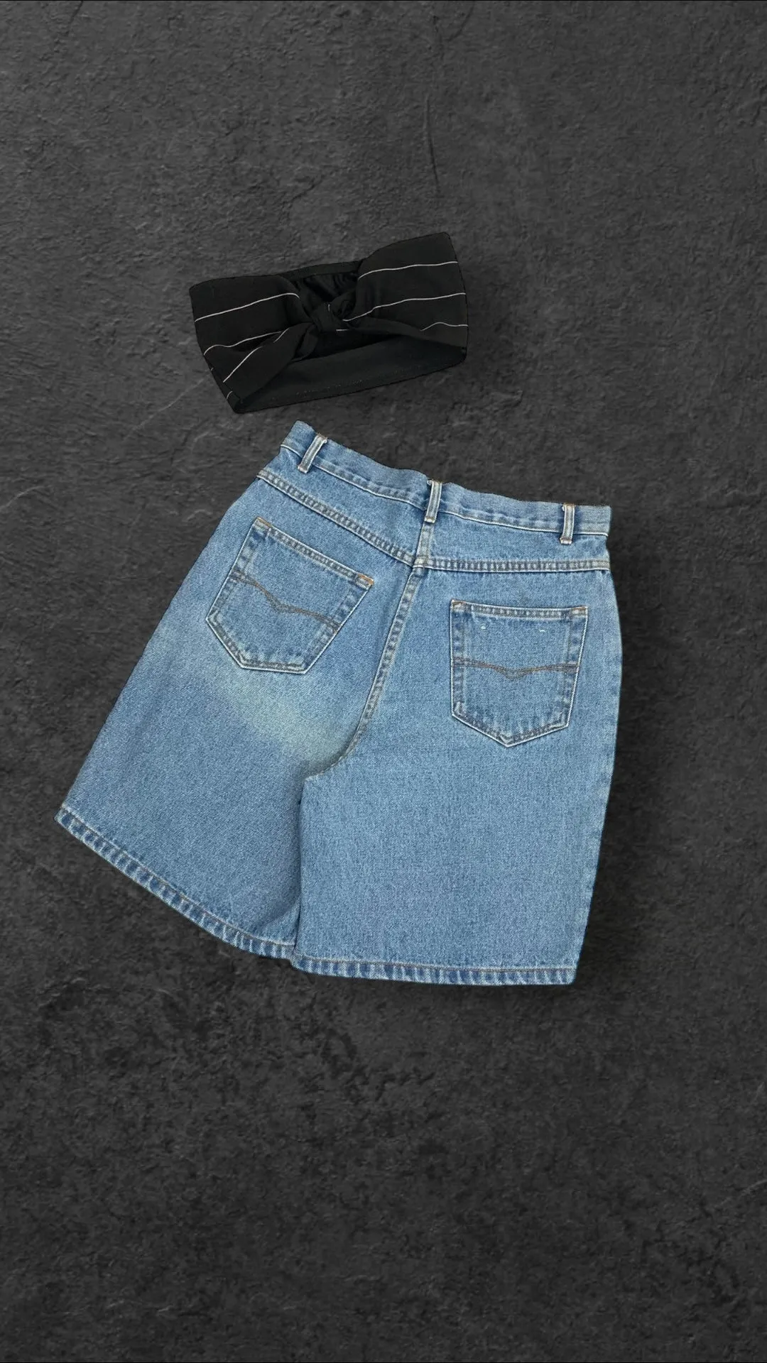 THE BERMUDA SHORTS - UK 10